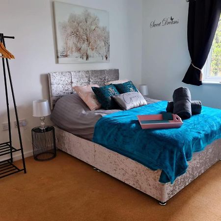 Emerald Blossom-Central Warrington, Luxurious Yet Homely, Wifi, Secure Parking Exterior photo